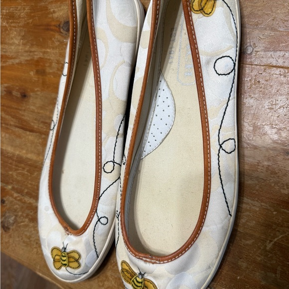 Coach Bee Flats - Picture 2 of 5